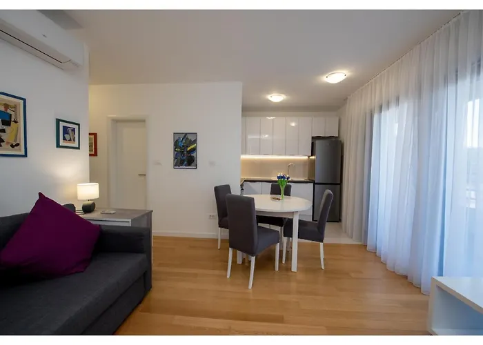 S'akvarel 5 - Private Garage Apartment *