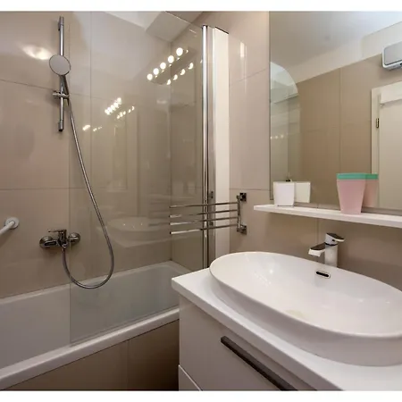 S'akvarel 5 - Private Garage Lägenhet *