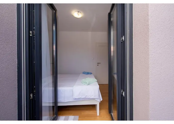 S'akvarel 5 - Private Garage Lägenhet